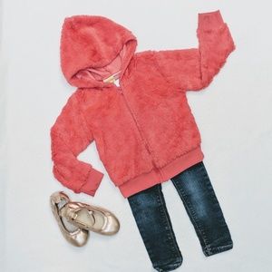 Bright pink fuzzy zip-up hoodie - size 4T